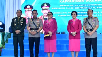 *Panglima TNI Hadiri Acara Pisah Sambut Kapolri*